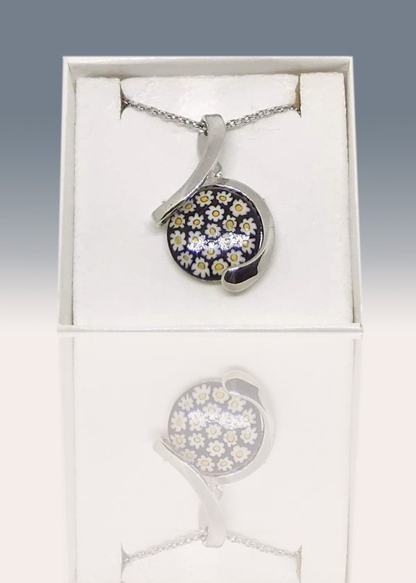 A lovely circle-shaped necklace with an amazing contrast of white daisies on a black backdrop. This necklace was made with the millefiori technique.