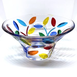 Small pieces were made in Murano glass with a flower vine design repeated in a pattern. The stems are in blue, while the leaves are in green, yellow, orange, red, and blue tones.